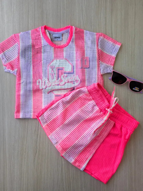 Conjunto Infantil Rosa Neon com Sobreposição em Tela