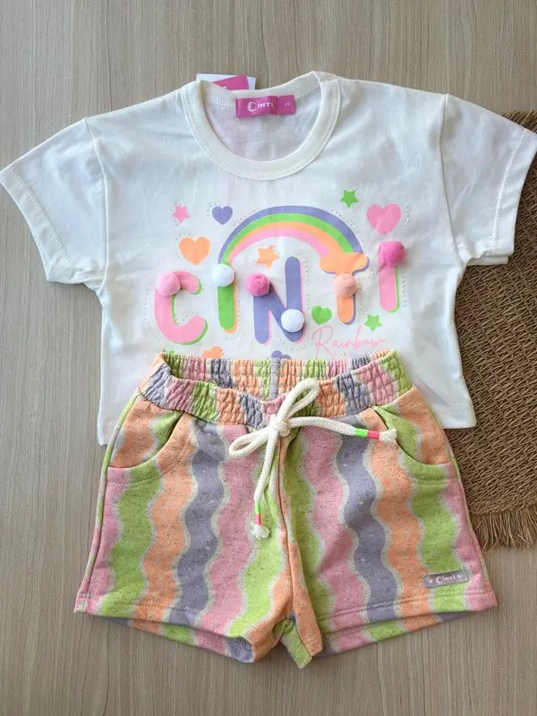 Conjunto Infantil com Blusa Estampada e Short Colorido